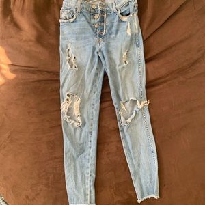 REVICE Denim. Distressed ankle jeans. Size 26